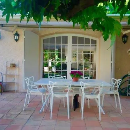 Oasis Avec Piscine En Plein Coeur De Saint-tropez. Villa *