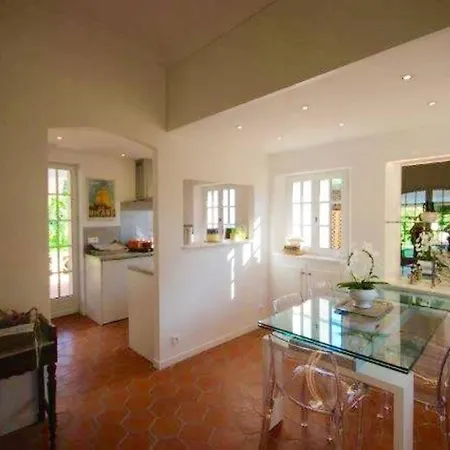 Oasis Avec Piscine En Plein Coeur De Saint-tropez. Villa Saint-Tropez