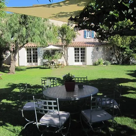 Oasis Avec Piscine En Plein Coeur De Saint-tropez. Villa *