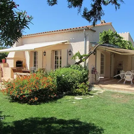 Oasis Avec Piscine En Plein Coeur De Saint-tropez. Villa